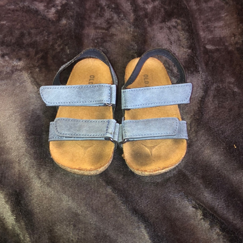 Sandles